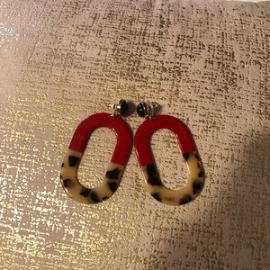 Like new. Trendy red and cheetah print. 3”